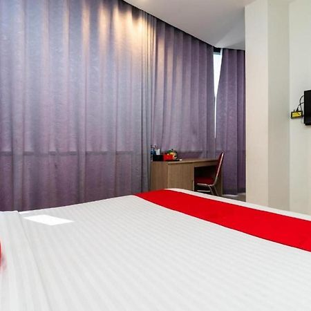 פאלמבאנג Hotel Domino מראה חיצוני תמונה