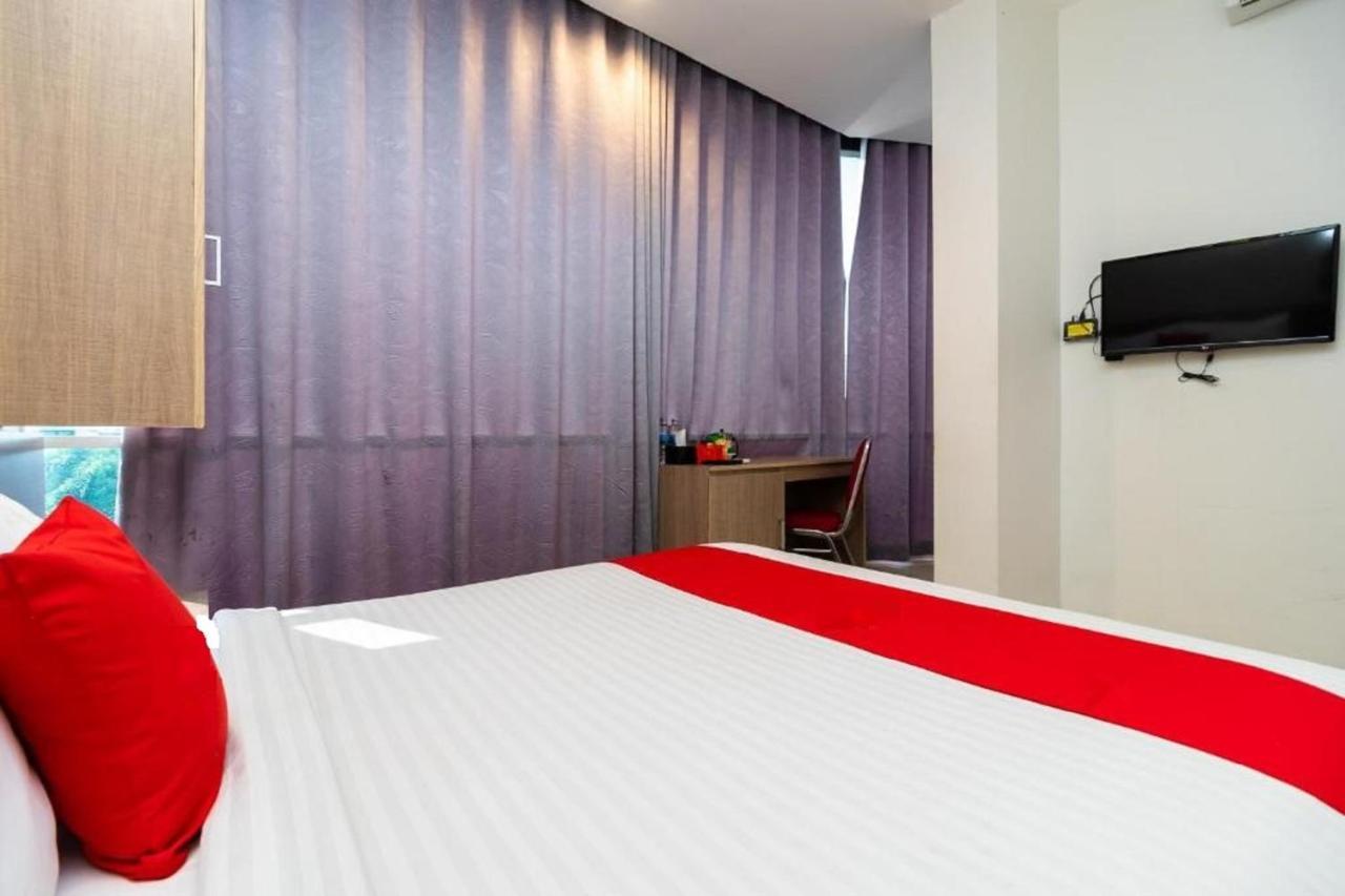 פאלמבאנג Hotel Domino מראה חיצוני תמונה